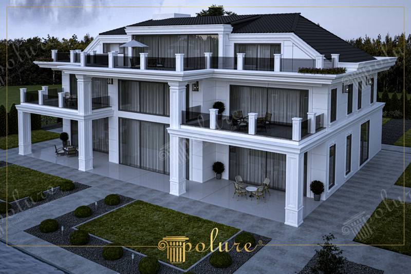 Beyaz dış yüzeyi ve geniş balkonları olan modern villanın cephesinde kullanılan dekoratif kalın sütunlar ve kat silmeleri.