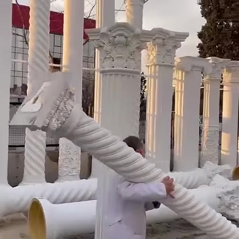 Burmalı sütun gövdesi yatay konumdan yukarı doğru kaldırılıyor