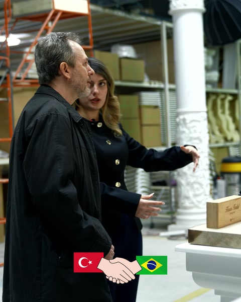 Yivli sütun gövdeleri ve bezemeli başlıklar müşteriye tanıtılıyor