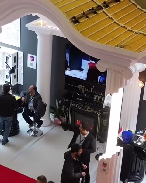 Klasik Sütunlu Fuar Tasarımı ile Zarif Mekânlar — 0:10