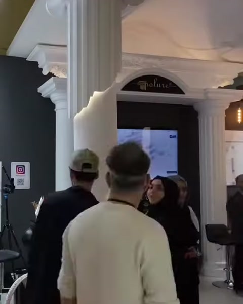 Klasik Sütunlu Fuar Tasarımı ile Zarif Mekânlar — 0:49