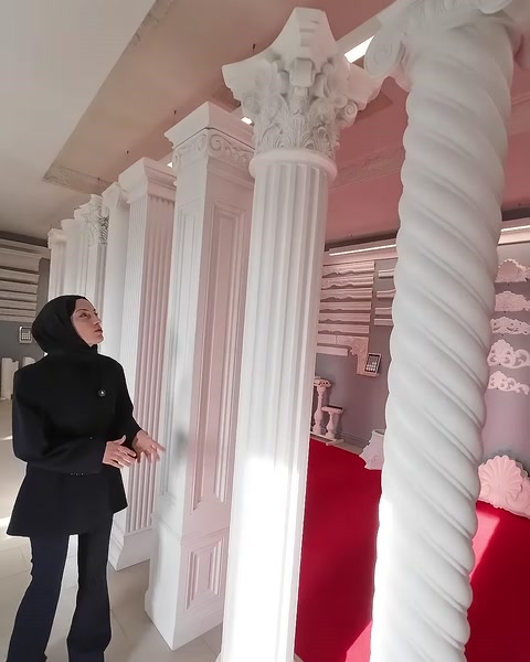 Yivli ve burgulu sütun modelleri başlıklarıyla yan yana duruyor