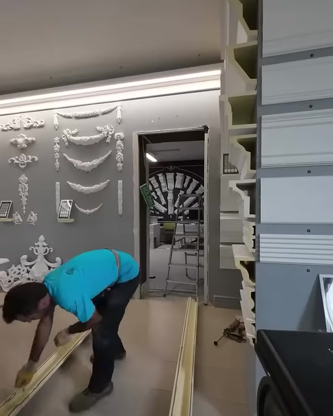 Kemer söve iç mekândaki kapı geçişine dikkatle yerleştiriliyor