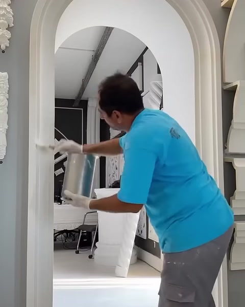 Kemer sövenin dikey kenarında yüzey bitirme uygulaması yapılıyor