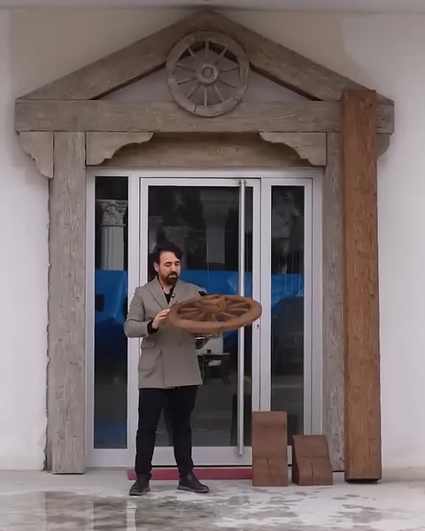 Ahşap görünümlü yuvarlak tekerlek dekorunun ürün detayı