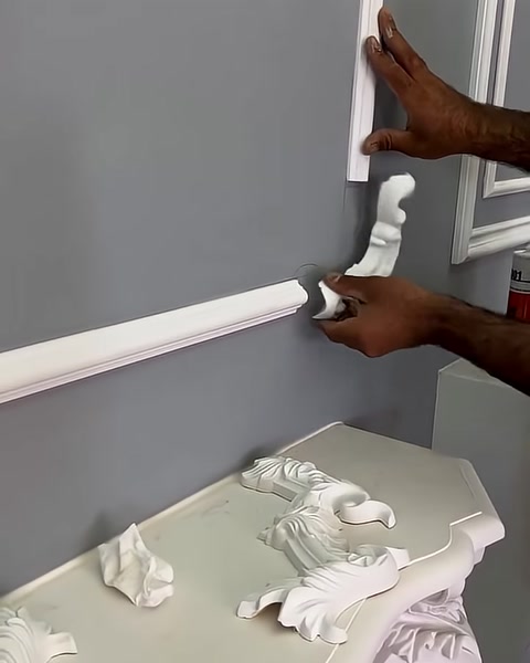 İlk köşe parçası yatay ve dikey çıtaların önünde tutuluyor.