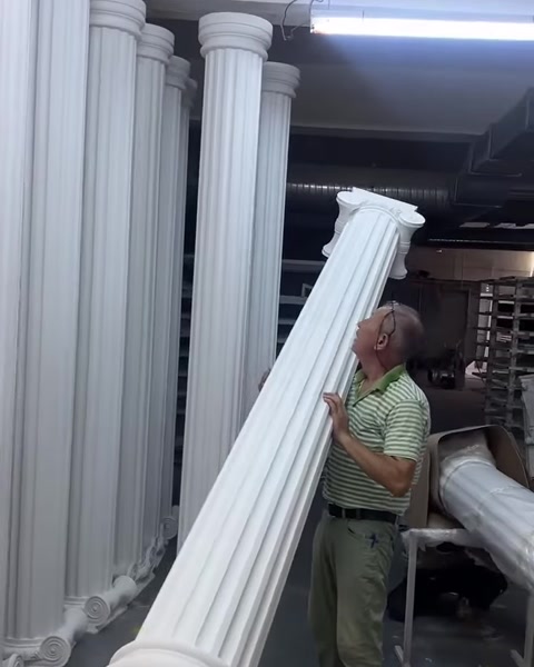 Çalışan başlıklı sütunu eğik konumda kontrollü şekilde taşıyor
