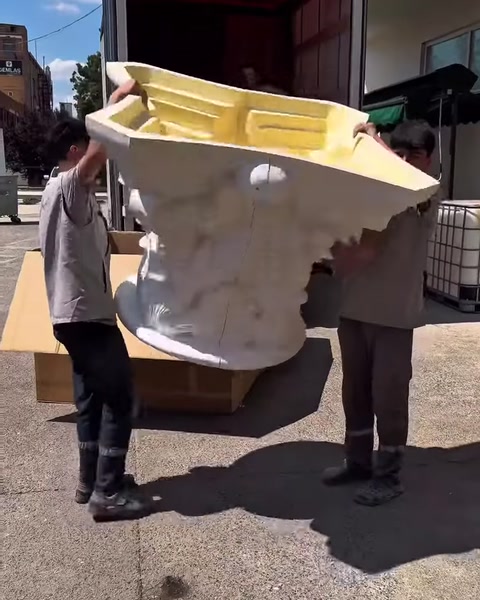 Döndürülen sütun başlığının iç yapısı farklı açıdan gösteriliyor