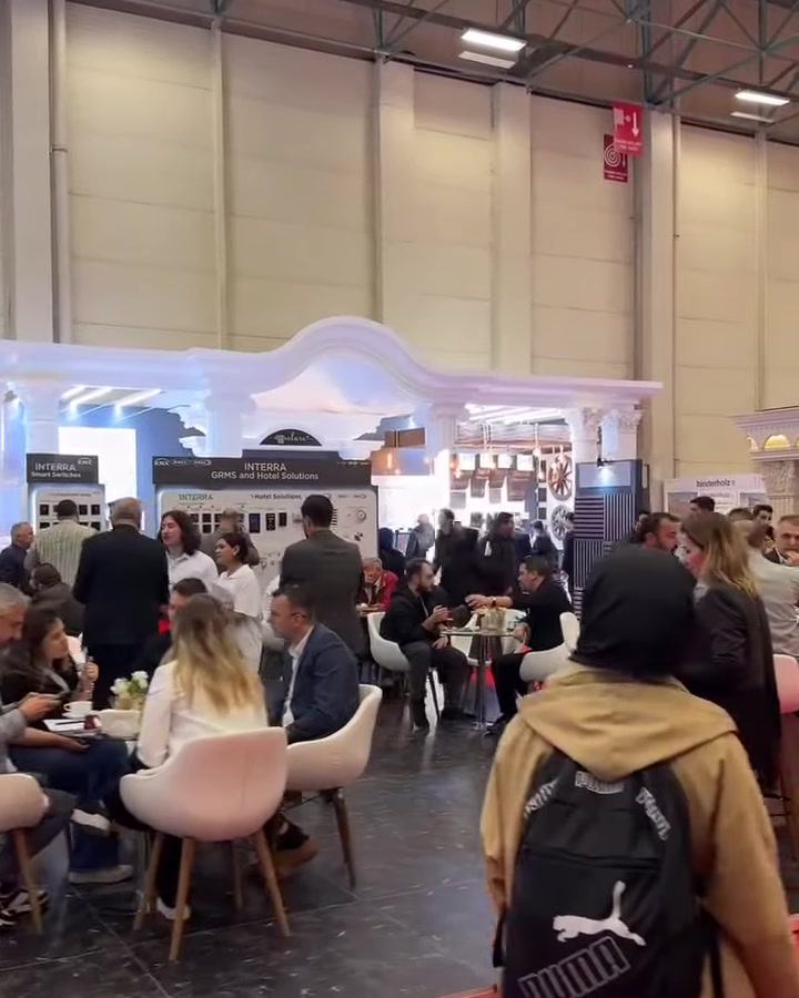 Polure Fuar Stant Tasarımı ve Dairesel Sütun Başlıkları