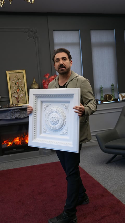 Sunucu kare çerçeveli dairesel kubbeyi önden sergiliyor