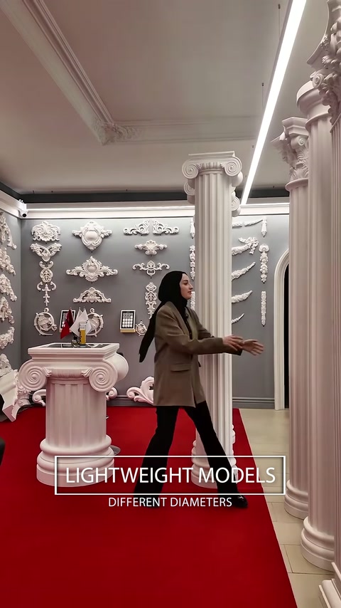 İyon başlıklı ince sütun modeli showroomda gösteriliyor