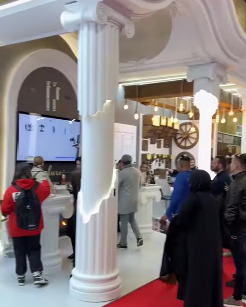 Polure Poliüretan SÜtun Söve Katsilmesi Dekoratif Ürünler ve Teknik Ekibi ile Fuar Stand Uygulama — 0:20