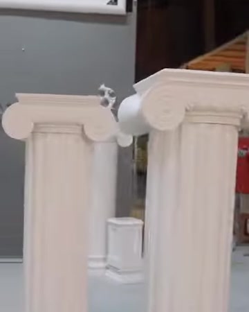 İki dekoratif sütunun başlık ve gövde oranları karşılaştırılıyor