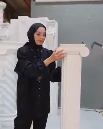 Sunucu, sütun başlığı ile gövde birleşimini yakından gösteriyor